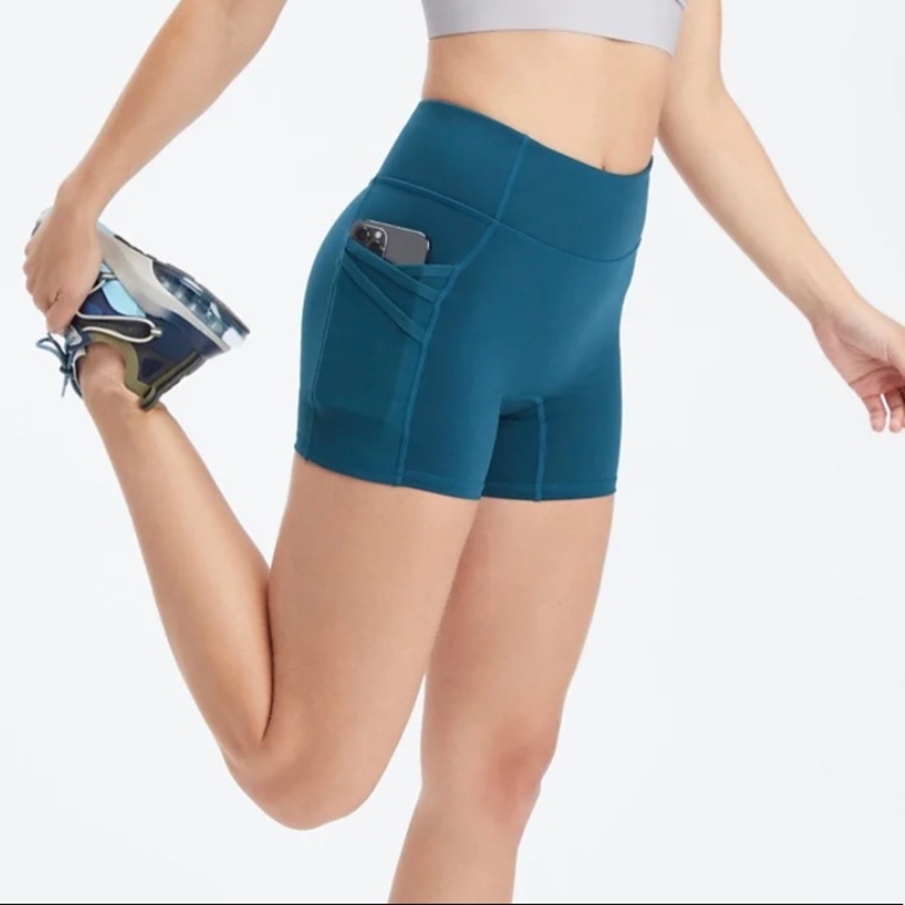 NEW Fabletics Trinity Shorts - Picture 3 of 8
